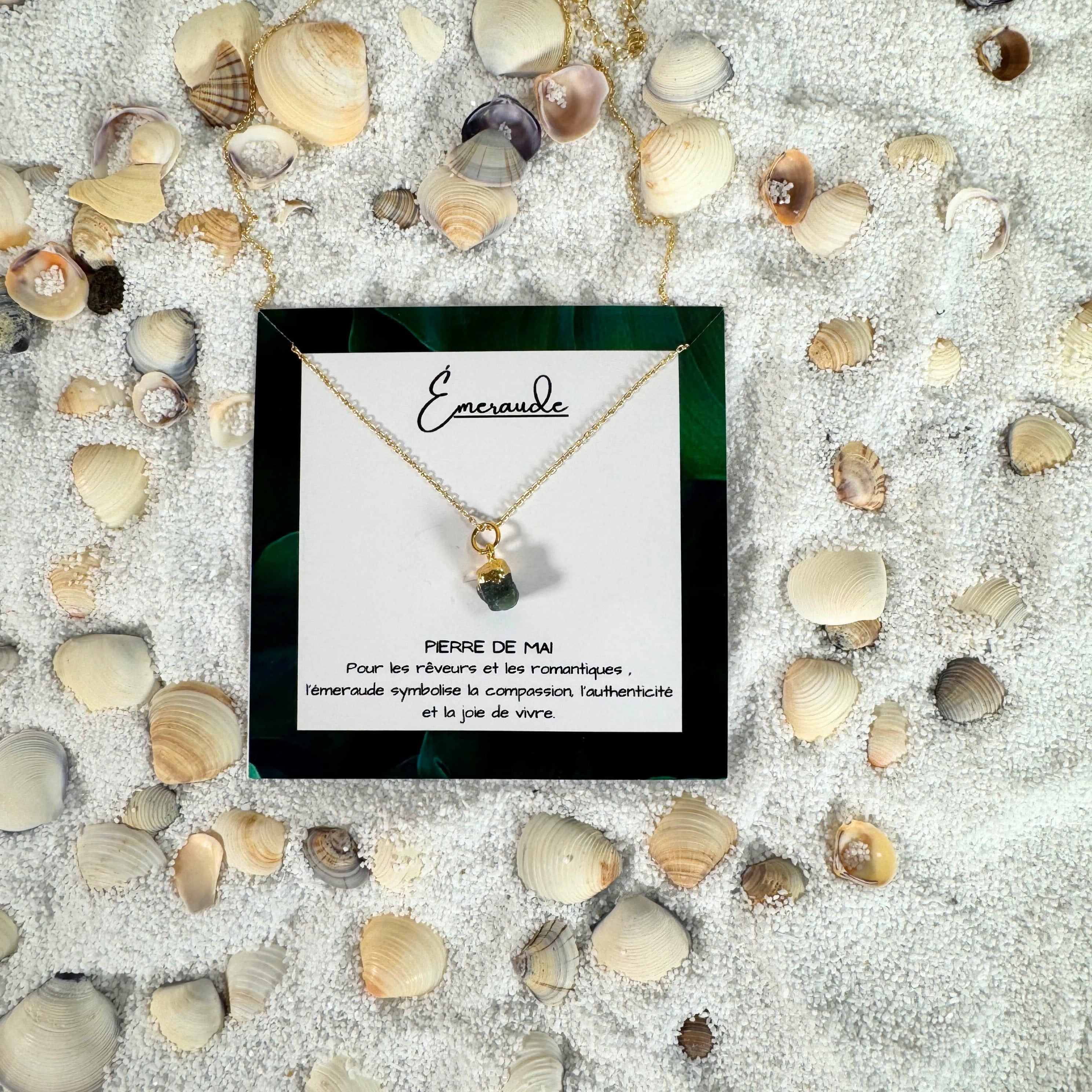 Collier de Mai : Éclat d'Émeraude - Pierre de Naissance