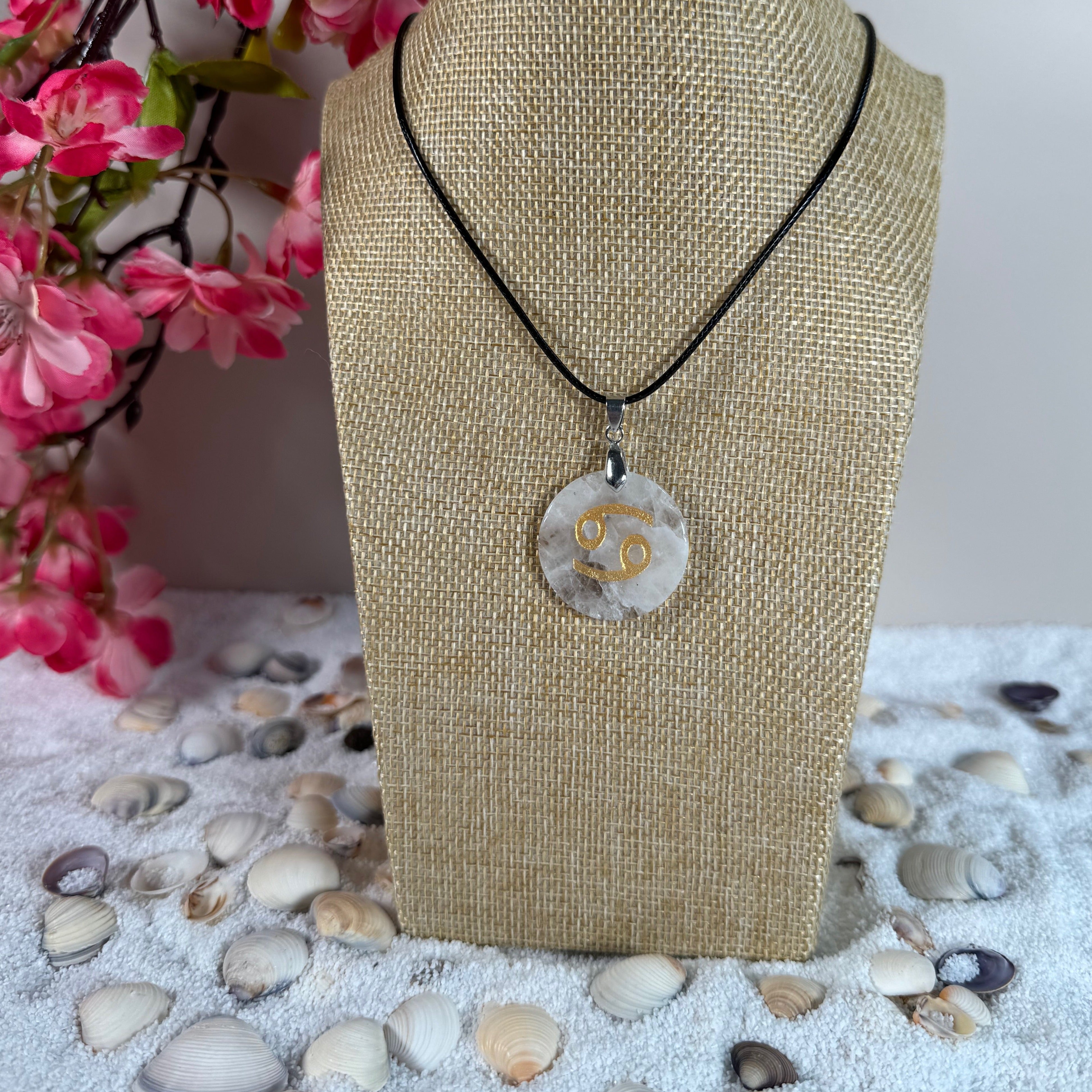 Collier Cancer en Pierre de Lune Arc-en-ciel : Guérison et Intuition!