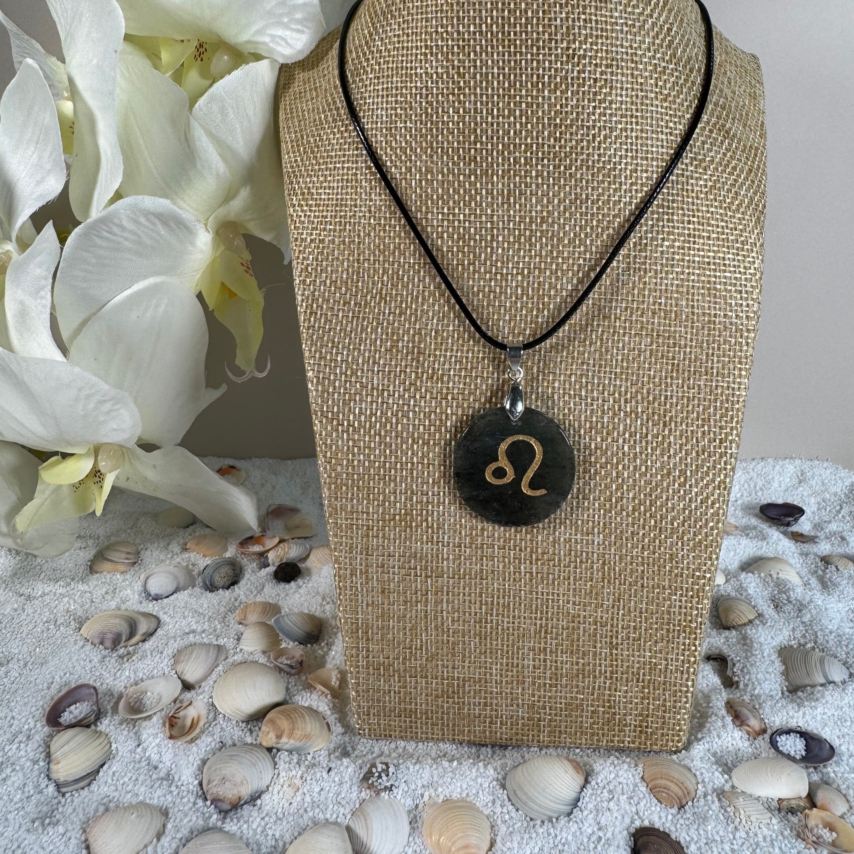 Collier Lion en Labradorite : Evolution et Protection!
