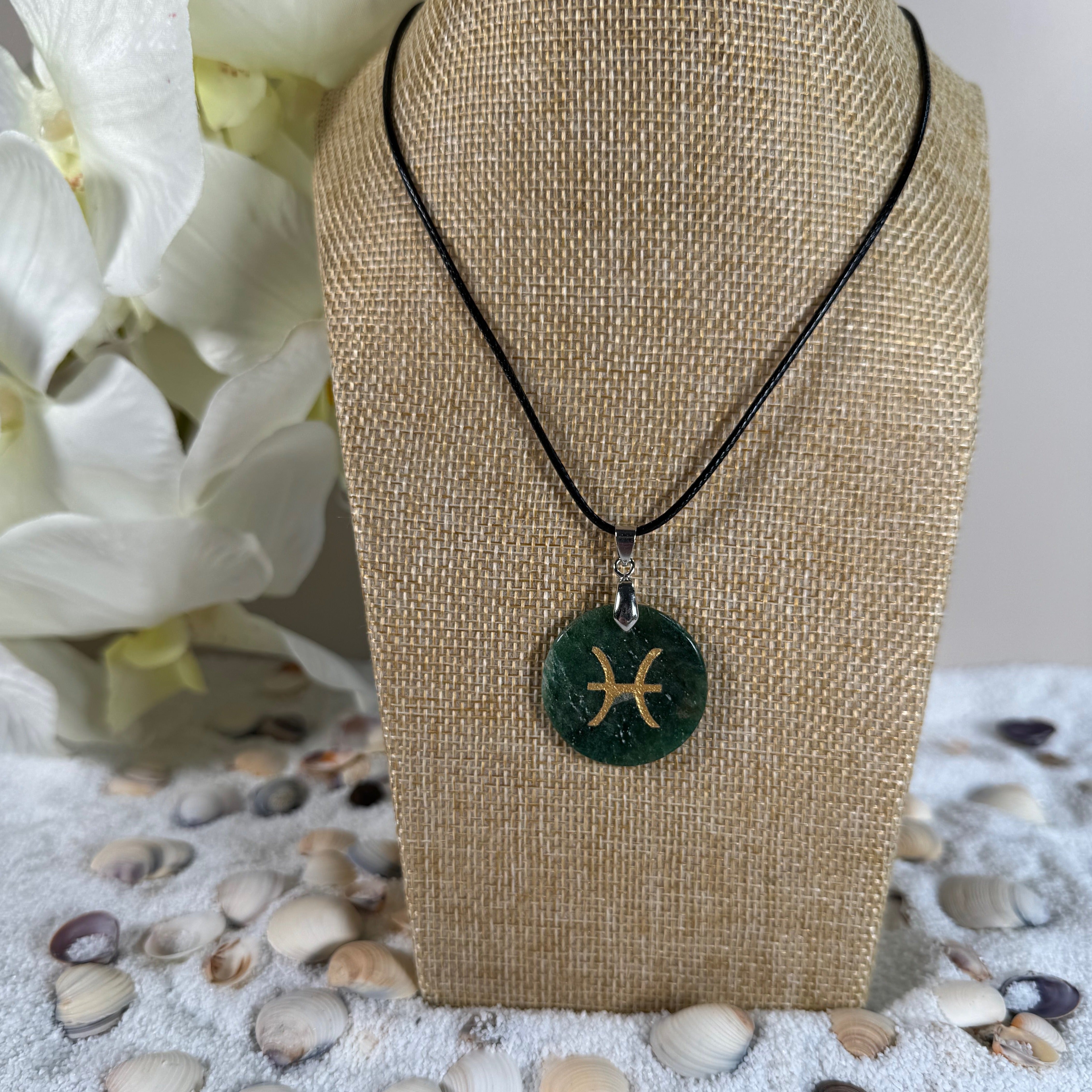 Collier Poisson en Jade : Intuition et Harmonie!