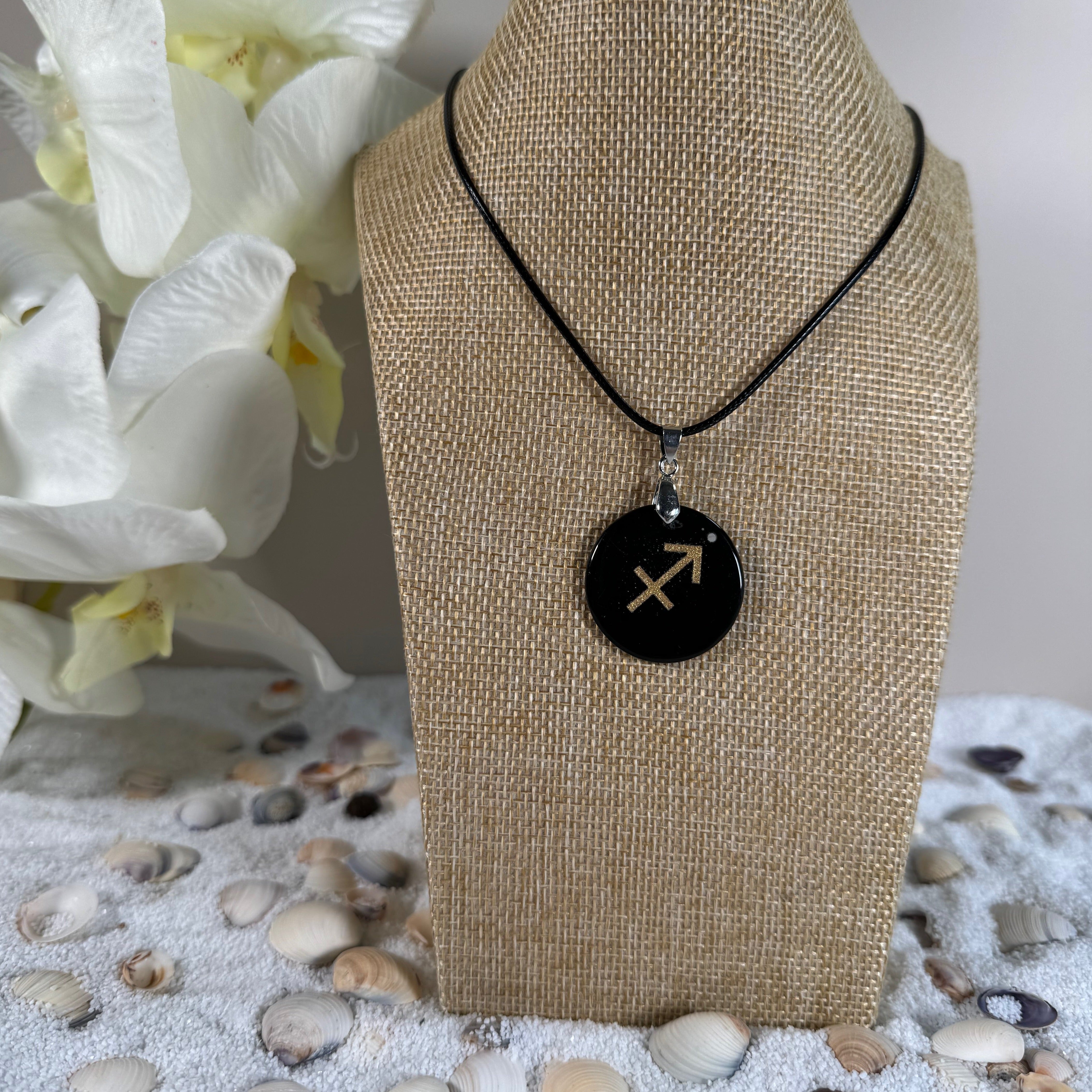 Collier Sagittaire en Obsidienne Noire : Aventure et Sagesse!