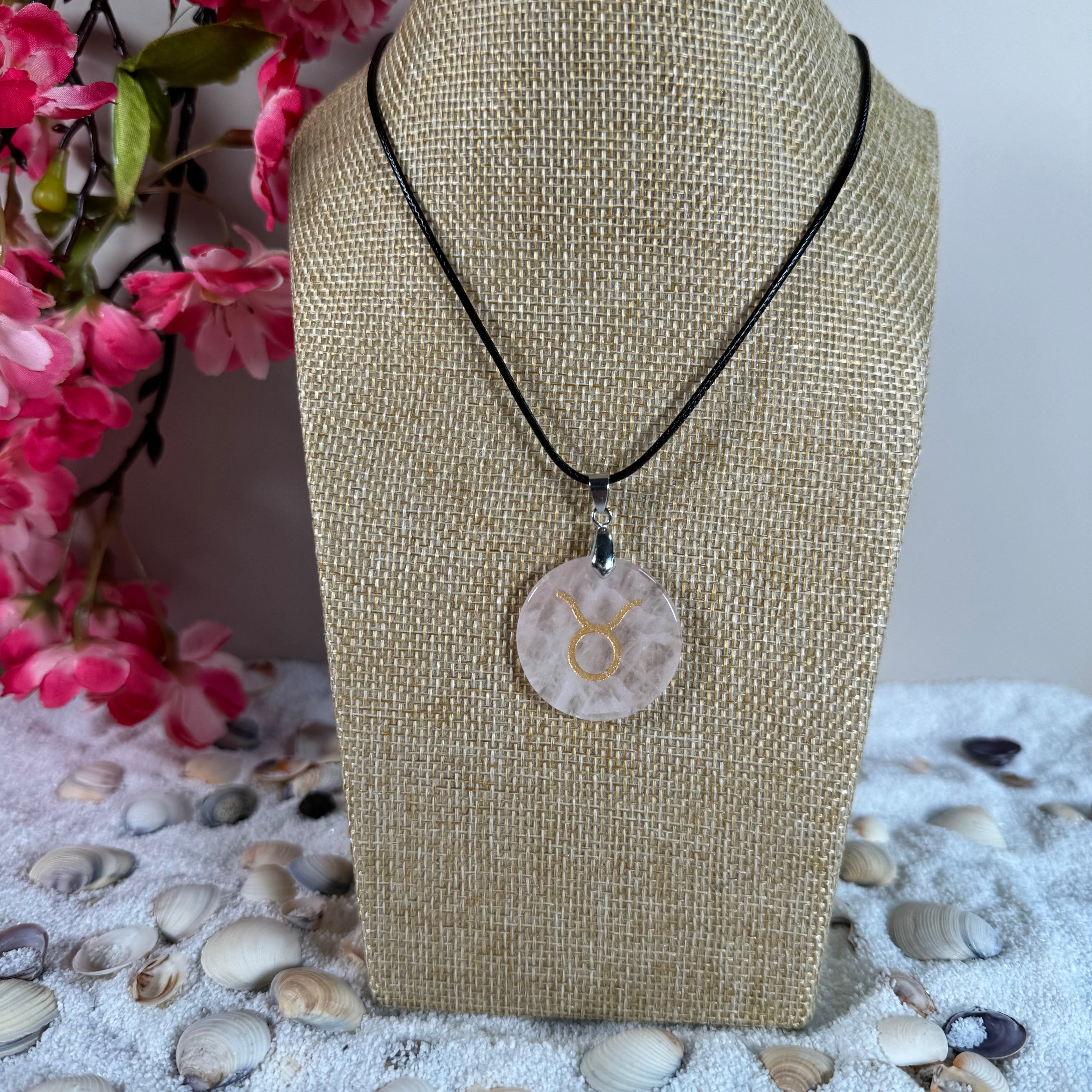 Collier Taureau en Quartz Rose: Amour et Stabilité!