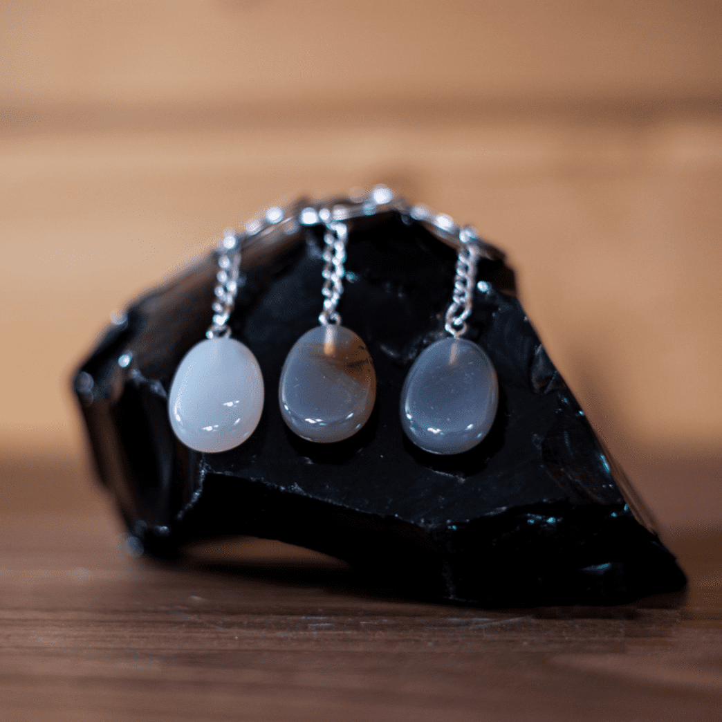 Porte-clés Agate grise - Pierre naturelle de lithothérapie - Chantal Vereyen